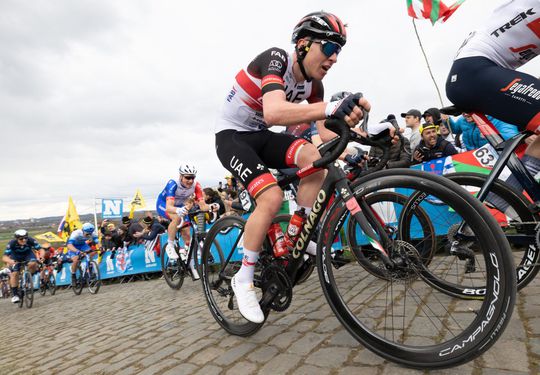 Betrapt! Zo greep ex-wielrenner Léon van Bon Tadej Pogačars fietscomputer