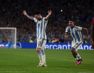 🎥 | Messi scoort 800ste goal uit carrière, Argentijns publiek wordt gek