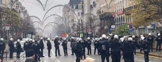 🎥 | Rellen in Brussel na België - Marokko: veel vernieling en vuurwerk, politie zet waterkanon in