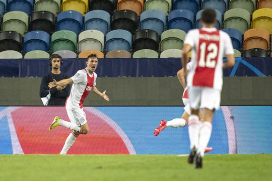 Steven Berghuis geniet bij Ajax in Champions League: 'Dit is wat je wil als speler'
