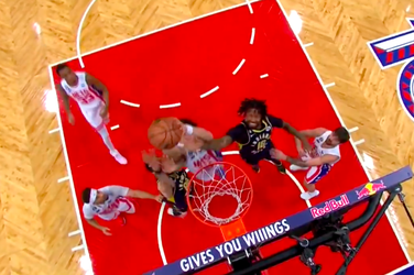 🎥 | Zelden vertoond: NBA-ster Yuta Watanabe dunkt de bal in EIGEN basket