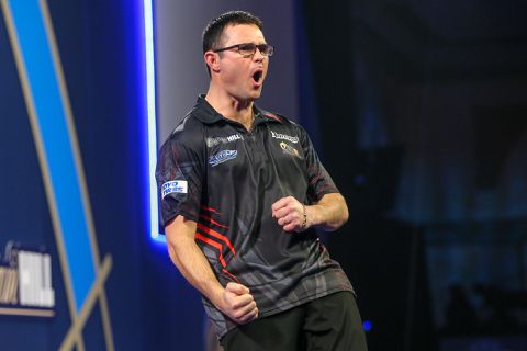 Gretige Damon Heta wint 8e PDC-titel met overtuigende winst op Players Championship 16