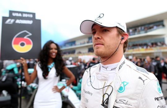 Boze Rosberg feliciteert teamgenoot Hamilton niet met wereldtitel (video)