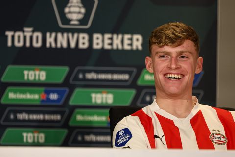 'Gerrit' Branthwaite hielp PSV met primeur langs Emmen: 'Nooit eerder 2 keer gescoord'
