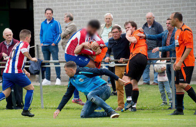 Iedereen komt goed weg na vechtpartij op amateurveld