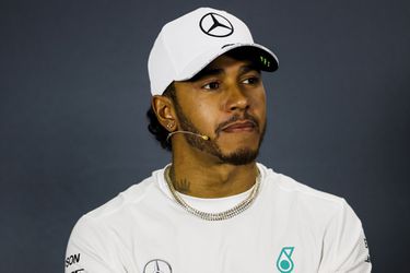 Hamilton 'wint' eerste vrije training van het nieuwe F1-seizoen, Verstappen buiten top-3