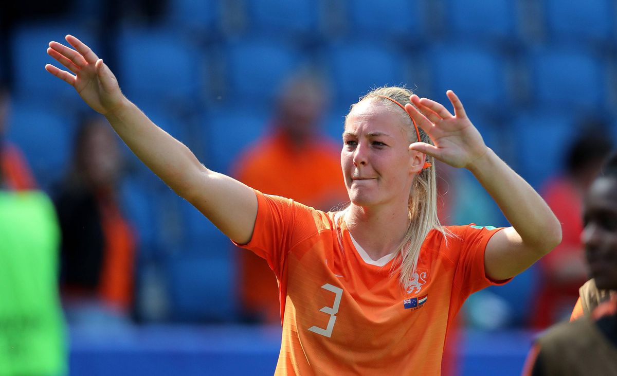 Domper voor Oranje: Van der Gragt mist groepsduel tegen Kameroen door knieblessure