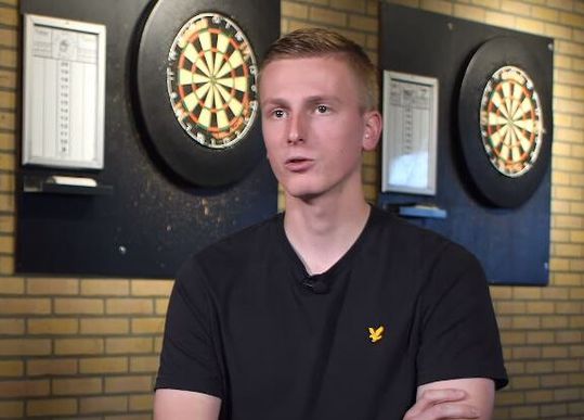 🎥​ | Verbannen Nederlands dartstalent Wessel Nijman over matchfixing: 'Mijn wereld stortte ineen'