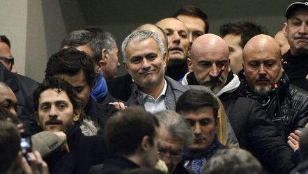 Internazionale wint onder toeziend oog Mourinho