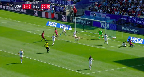 🎥 | Kom maar efkes wisselen Meikaylaatje: Moore maakt 3 eigen goals in een half uur
