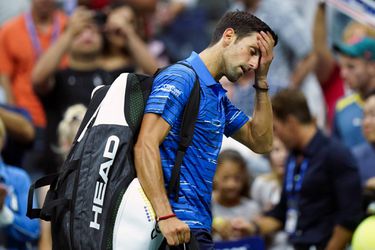 Balende Djokovic geeft tegen Wawrinka geblesseerd op tijdens US Open