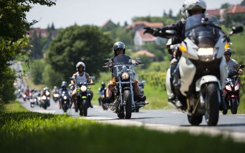 Paar zonnestralen en motorrijders worden weer uitgekotst: 'Motorterreur, mensen worden ziek van de herrie'