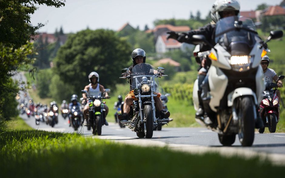 Paar zonnestralen en motorrijders worden weer uitgekotst: 'Motorterreur, mensen worden ziek van de herrie'