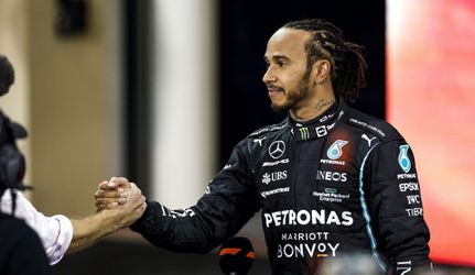 📸 | Hamilton is alle Verstappen-foto's kotsbeu en ontvolgt Formule 1 op Instagram