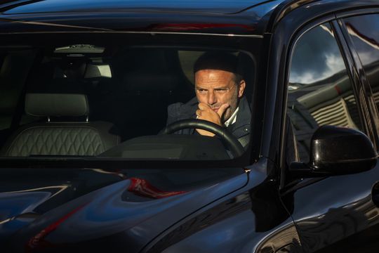 Na bizarre reeks: Ajax gooit Maurice Steijn eruit