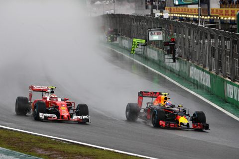 🌧 | Yes! Max Verstappen mag zijn regenskills weer laten zien in Brazilië