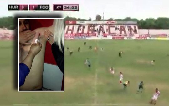 🎥 | Coach in Argentinië neergeschoten na rellen tussen fans, spelers en scheids rennen veld af