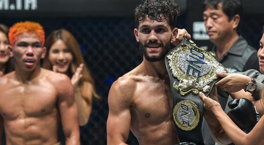 Ennahachi verdedigt titel in Singapore: ‘Ik vecht met mijn hoofd’