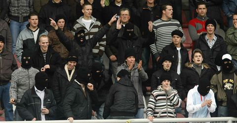 Kom dinsdag niet met bivakmuts naar Amsterdam: stadionverbod van 6 maanden
