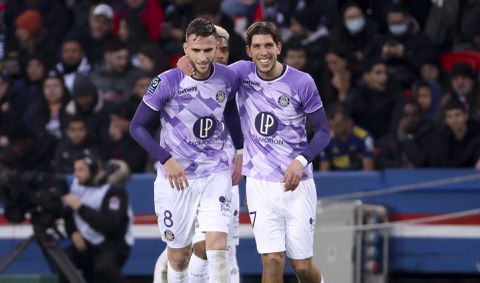 Pikant! 'Ajax én PSV zitten achter dezelfde Toulouse-middenvelder aan'