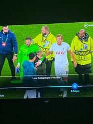 📸 | Politie pakt door Kane weggegeven shirt af van 'veldbestormertje'