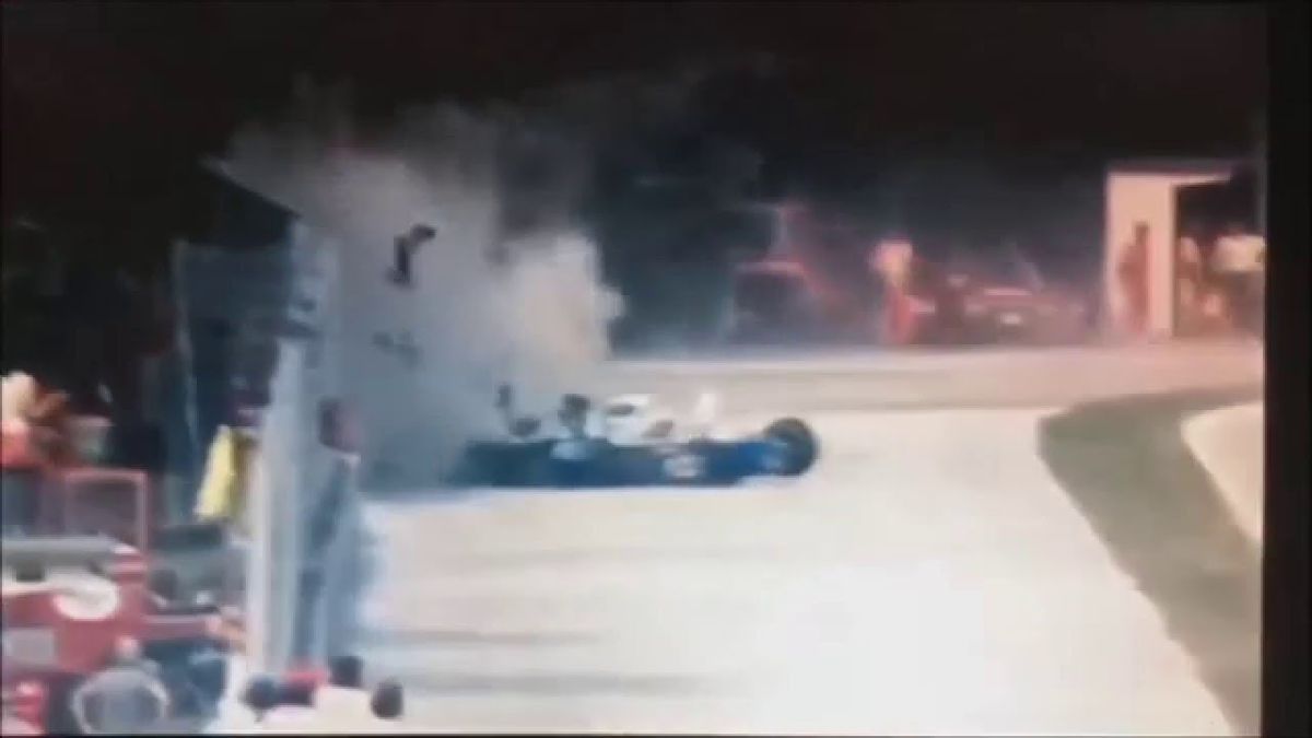 Vandaag 23 jaar geleden: de dodelijke crash van legende Senna (video)