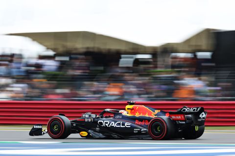 Max Verstappen lijkt helemaal klaar voor kwalificatie met veruit de snelste tijd in VT3