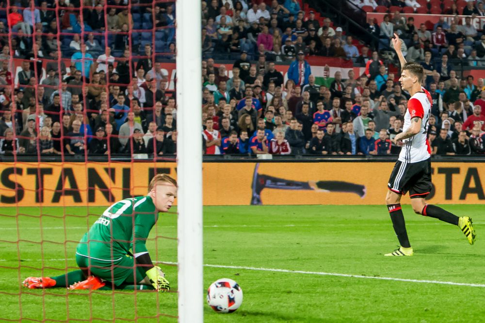 Feyenoord dankzij 'billengoal' Kramer ternauwernood door in beker (video)
