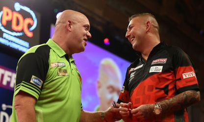 Michael van Gerwen stelt Ahoy teleur in zaadpartij tegen Nathan Aspinall