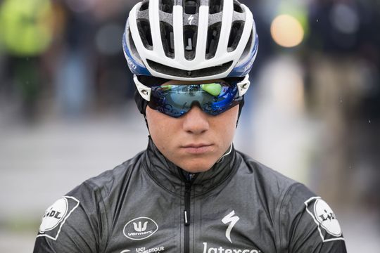Evenepoel heeft belangrijke boodschap na zware valpartij: 'Draag je helm' (video)