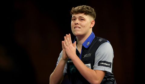 😂 | PDC verbiedt Owen Bates zijn seksueel getinte bijnaam te gebruiken op WK darts