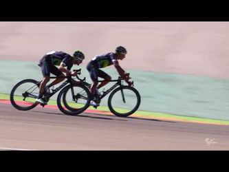 Quintana en Valverde racen tegen Rossi en Lorenzo (video)