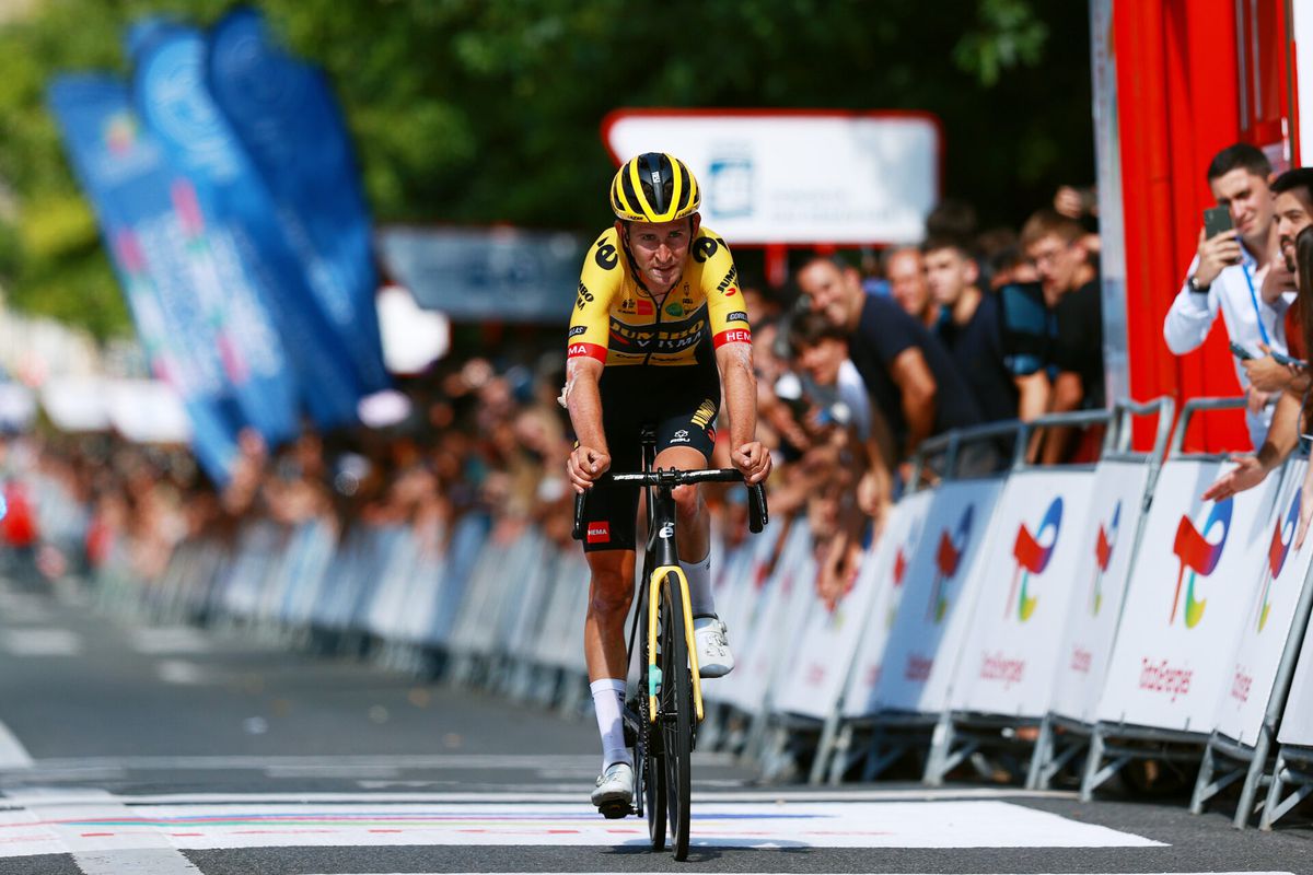 Jumbo-Visma moet het dit seizoen zonder Tiesj Benoot doen na val bij training