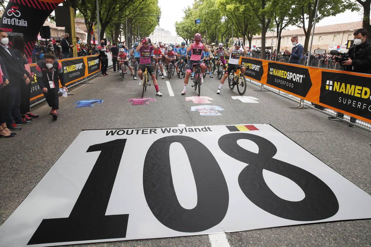 Giro d'Italia in 2022 over de pas waar wielrenner Wouter Weylandt overleed