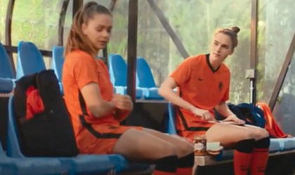 🦁🎥 | Leeuwinnen Martens en Miedema te zien in nieuwe reclame Calvé