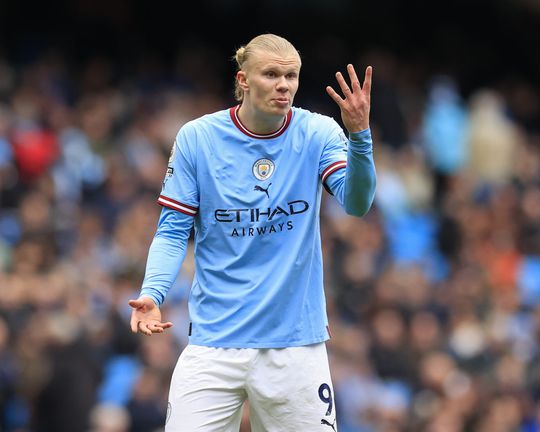 🎥 | Premier League: Haaland helpt City vanaf de stip, Chelsea wint na wondergoal