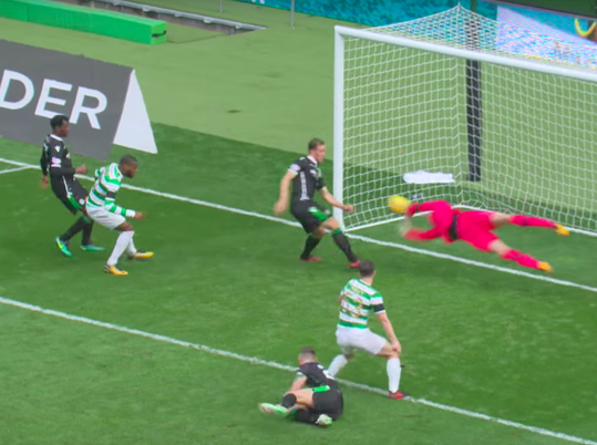 Celtic-doelman Gordon van eindbaas naar pannenkoek: wereldredding èn blunder (video's)