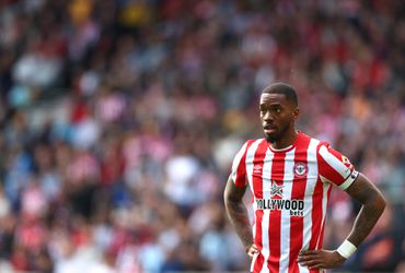 'Brentford zet in op contractverlenging van door gokken geschorste Ivan Toney'