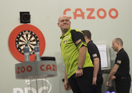 Bekende riedeltje van Michael van Gerwen na nederlaag tegen Smith: 'Dit mag mij niet gebeuren'