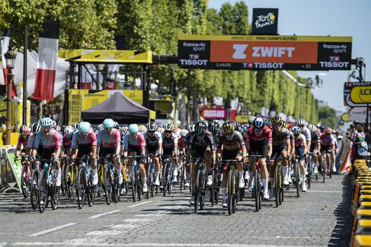 TV-gids: hier kijk je live naar de Tour de France Femmes 2022