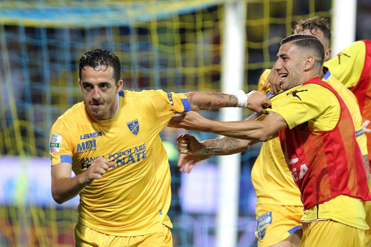 Frosinone knokt in heet potje tegen Palermo naar de Serie A