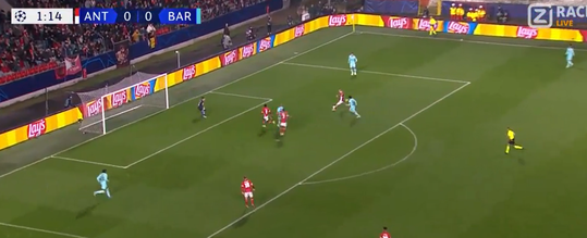🎥😳 | Mark van Bommel met Antwerp binnen 90 seconden op voorsprong tegen FC Barcelona