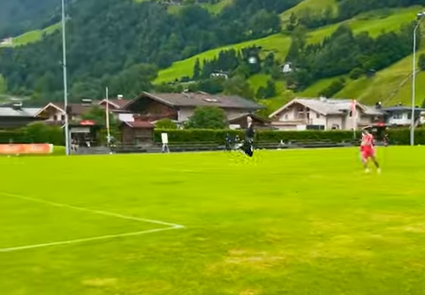 🎥 | Steven Berghuis met een lekkere stift op de Ajax-training