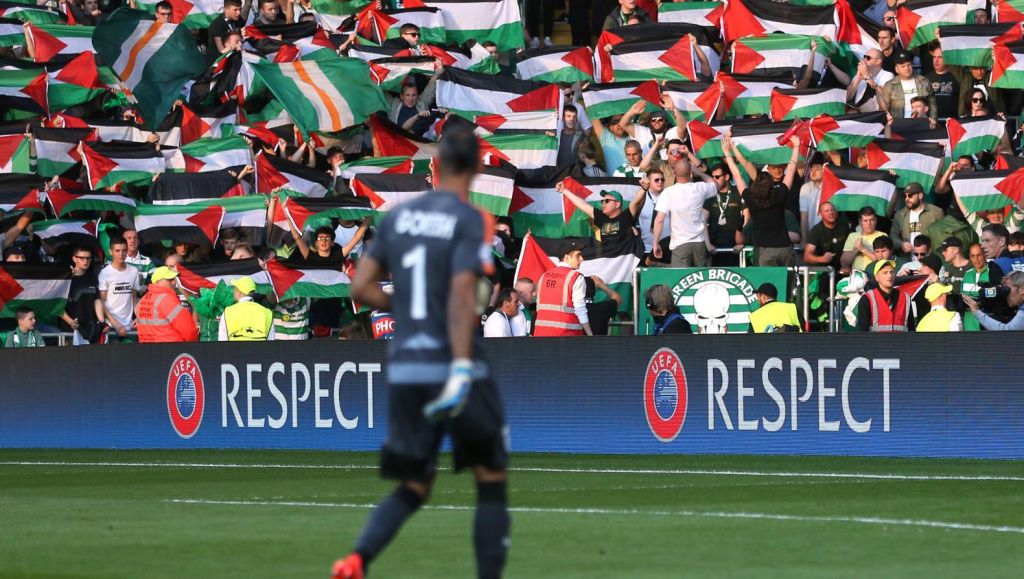 Celtic-fans zwaaien massaal met Palestijnse vlaggen tegen Israëlische tegenstander