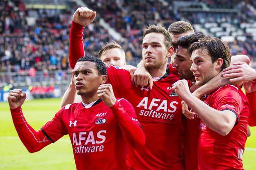 PEC Zwolle met spits op goal kansloos tegen AZ met Janssen in de spits