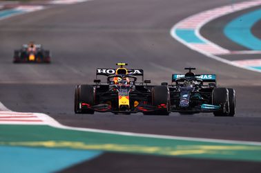 Verstappen praat met Olav nog eens over Pérez: 'Door hem heb ik kampioenschap gewonnen'