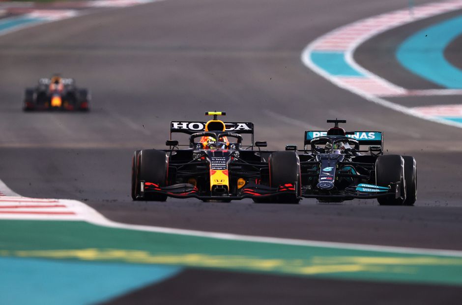 Verstappen praat met Olav nog eens over Pérez: 'Door hem heb ik kampioenschap gewonnen'