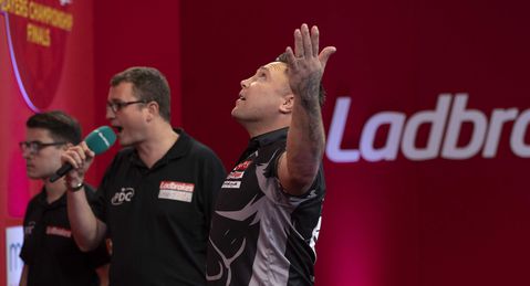 GROTE STUNT bij PC-Finals: Gerwyn Price moet naar huis na verlies tegen Brendan Dolan