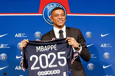 Je raadt NOOIT wie bij PSG meer shirtjes verkoopt dan Kylian Mbappé