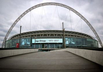 Overleden Spurs-beloftentrainer Ehiogu geëerd rondom halve finale FA Cup